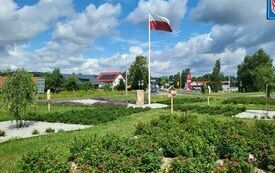 Uczniowie Zesp&oacute;ł Szk&oacute;ł Technicznych i Licealnych w Piechowicach wykonali domki dla owad&oacute;w 3