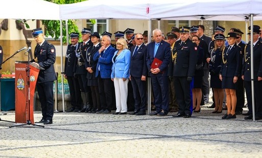 Zdjęcie do Uroczysty apel z okazji Dnia Strażaka