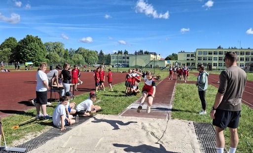 Zdjęcie do Powiatowe Igrzyska Dzieci w tr&oacute;jboju lekkoatletyczym klas III-IV