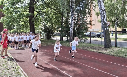 Zdjęcie do Powiatowe Igrzyska Dzieci w tr&oacute;jboju lekkoatletycznym klas I-II