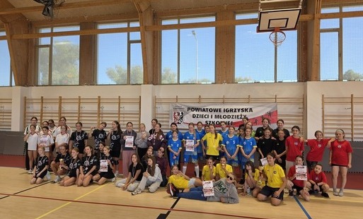 Zdjęcie do Powiatowe Igrzyska Dzieci w Unihokeju dziewcząt