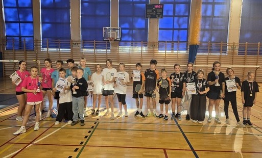 Zdjęcie do Powiatowe Igrzyska Dzieci w Badmintonie