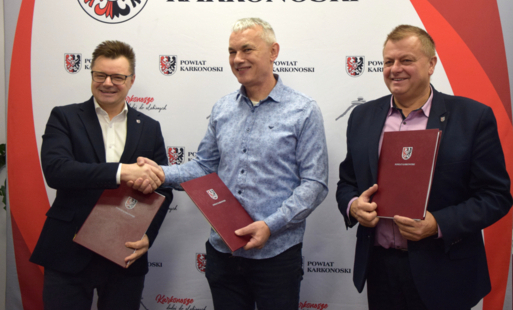 Zdjęcie do Podpisanie umowy &ndash; ważna inwestycja w Piechowicach &nbsp;&nbsp;